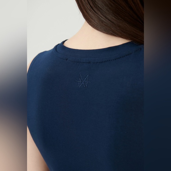 Mustt Have Lilie Crop. - Picture 4 of 5